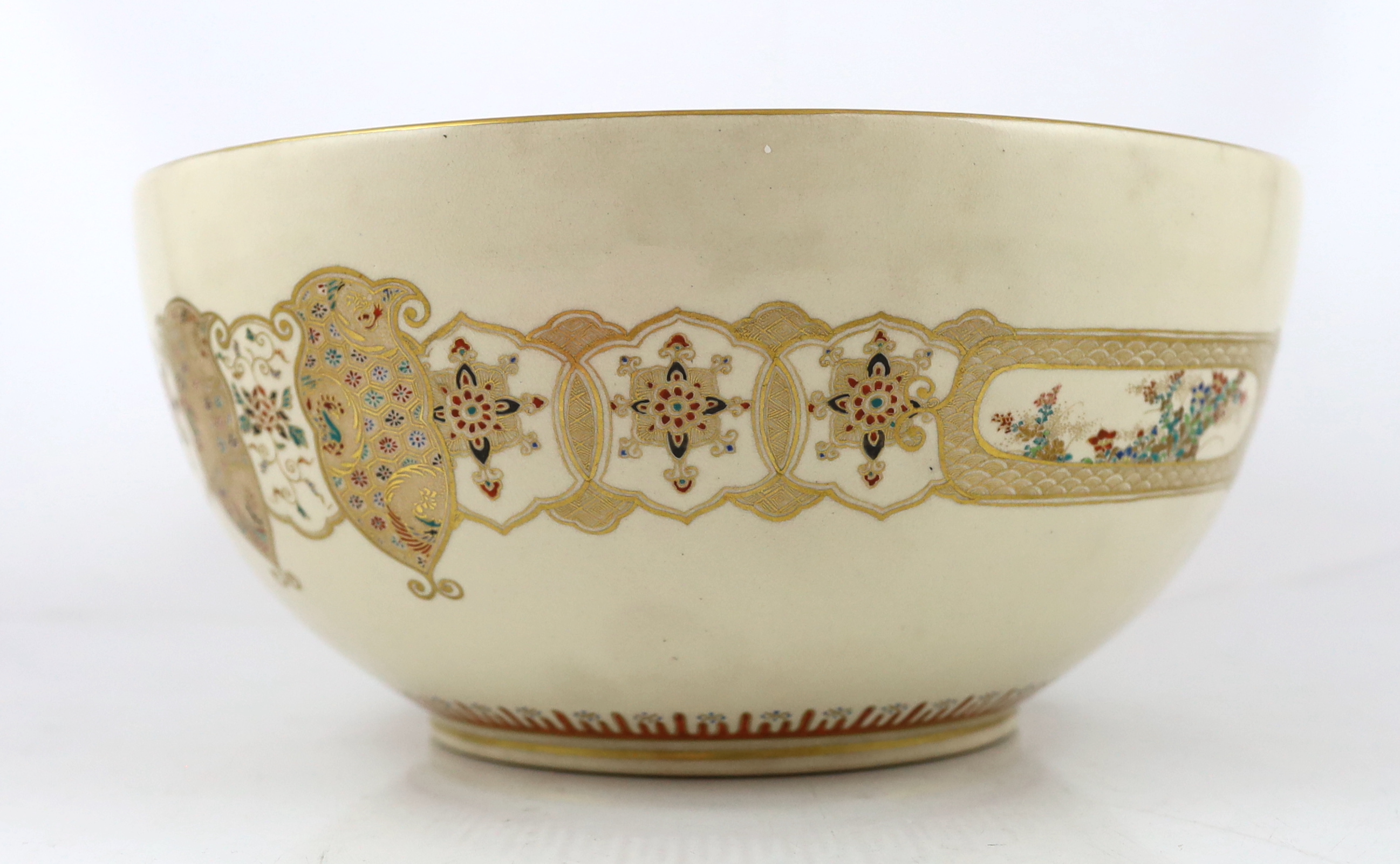 A large Japanese Satsuma bowl by Taizan, Meiji period